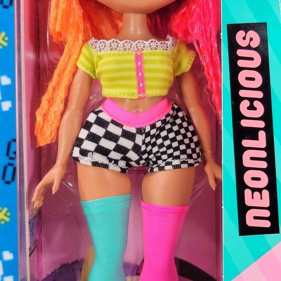 Lounge Series LOL Surprise Neonlicious OMG Outrageous Millennial Girls NIB - Picture 6 of 7